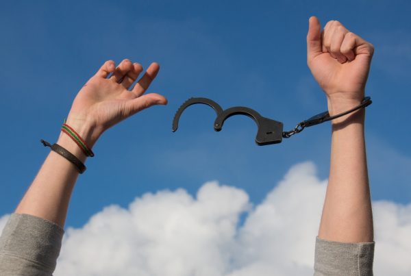 hands-break-out-of-handcuffs